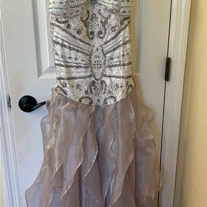 Formal dress. New with tags.  Venus size 6 I’m 5 ft 2 in 135 fit perfect